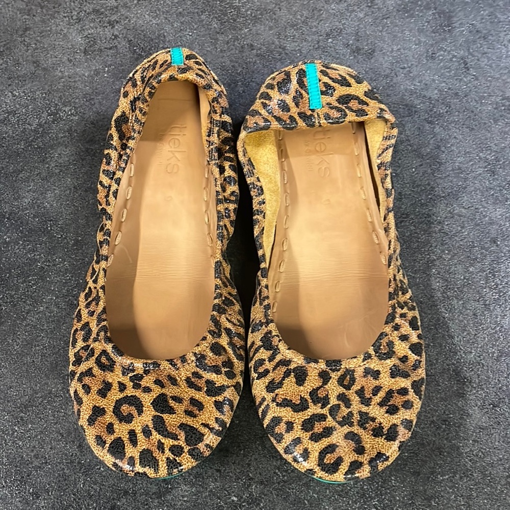 LEOPARD TIEKS SIZE 9